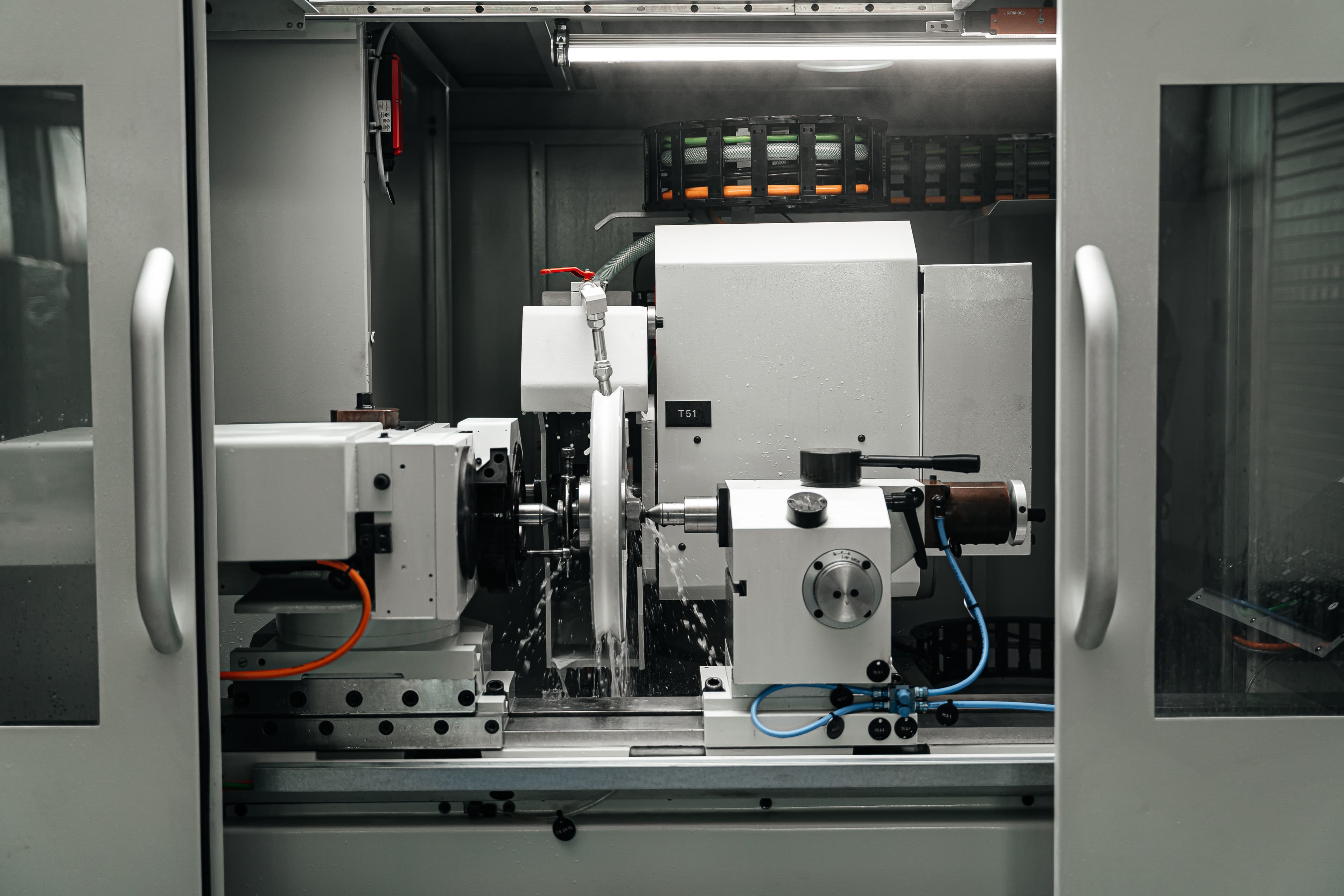 Neue Rundschleifmaschine der GP CNC-Serie im Maschinenpark