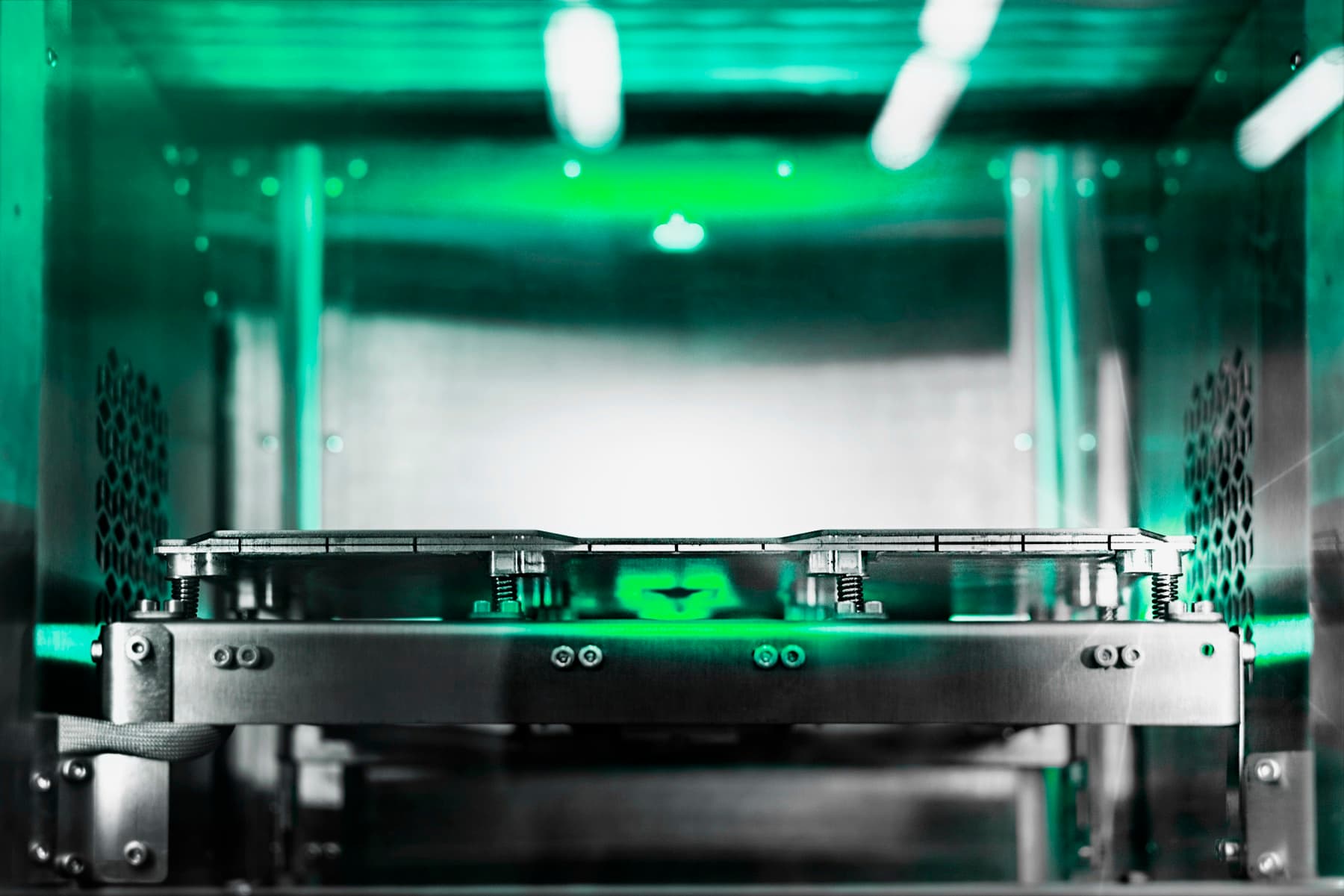 Integrated filament dryer with temperature control