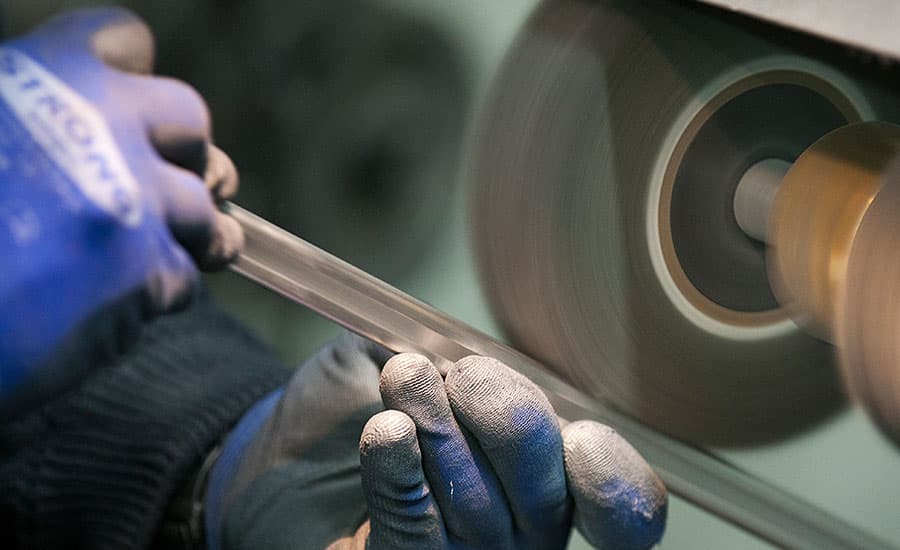 Schleifen und Polieren eines Werkstücks